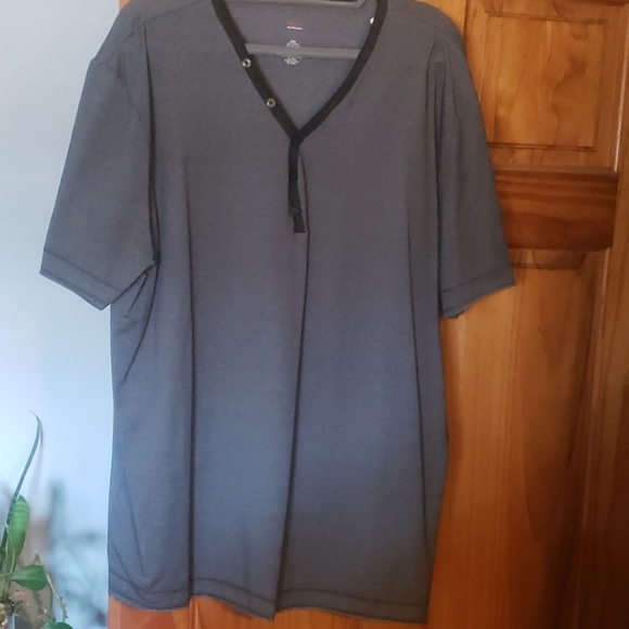 Shirt - Picture 2 of 4